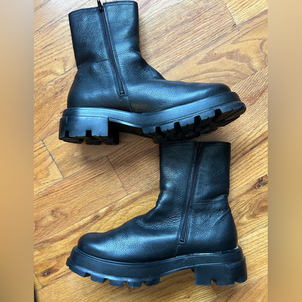 Mephisto zip up leather Chelsea boots with chunky sole size 8 with glue on heel
